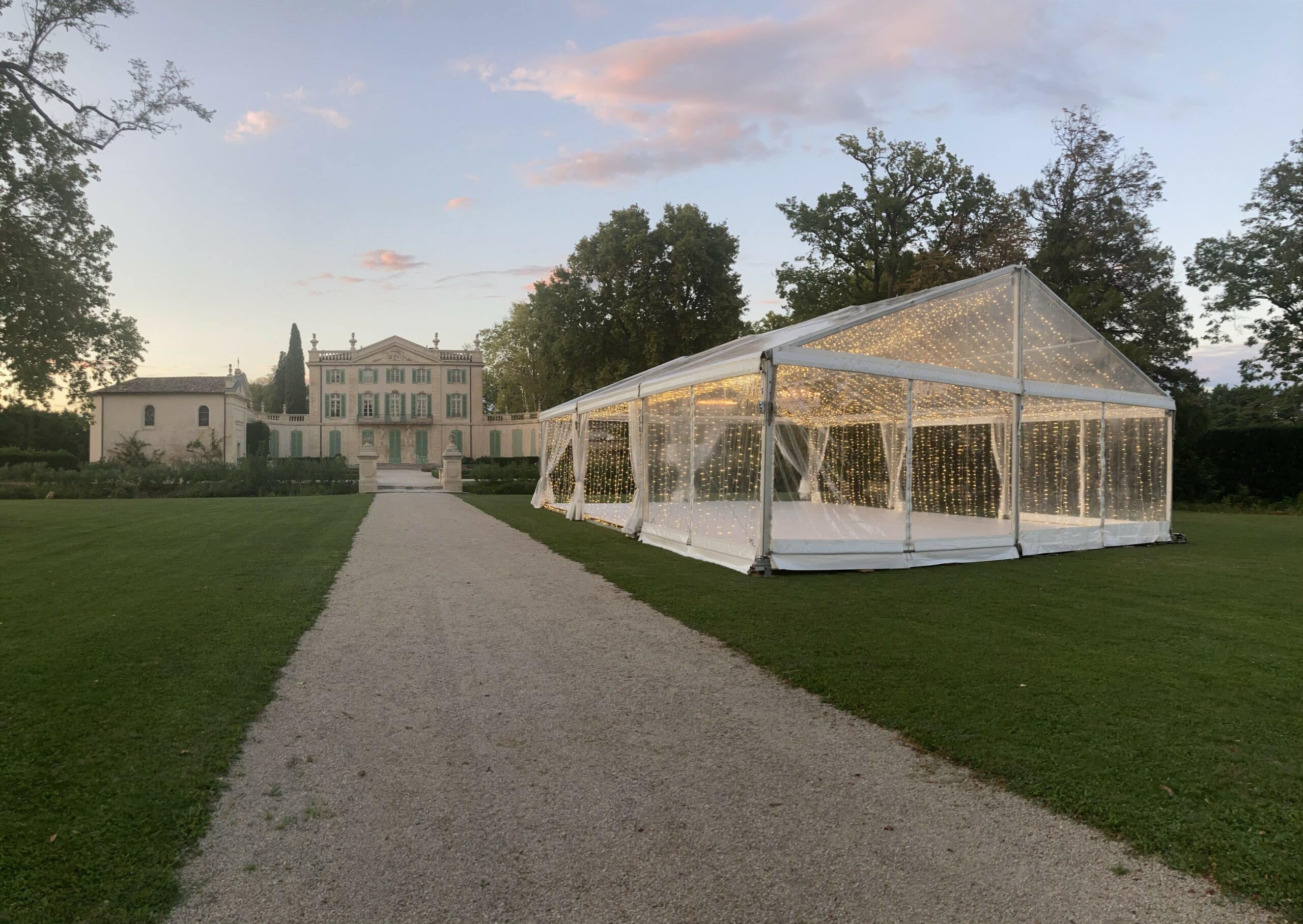 tente cristal montée sur domaine privé